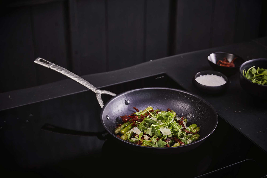 BEKA iron skillet ARTIST 24 cm carbon steel frying pan, already pre-seasoned